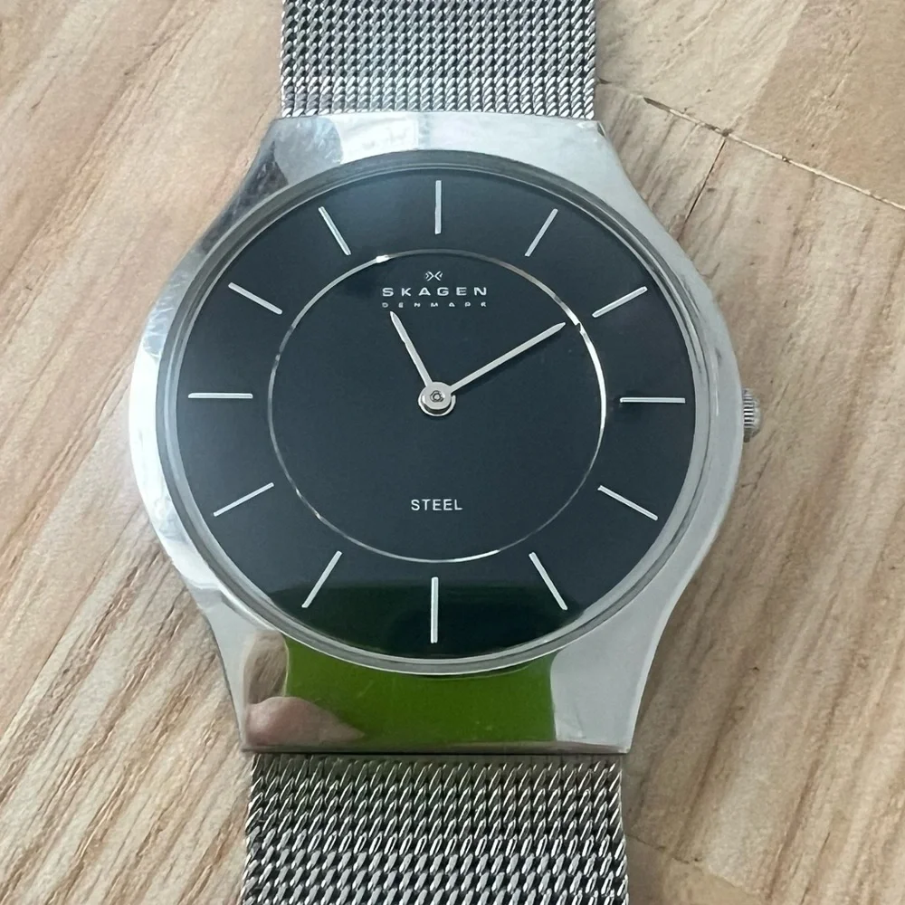 Skagen men’s black dial stainless steel dress watch NEW BATTERY
